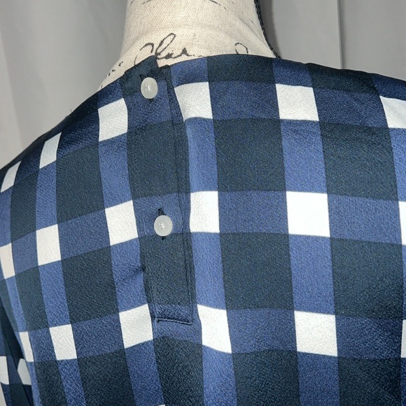 BANANA REPUBLIC GINGHAM VENTED TIE-CUFF TOP - Picture 4 of 6